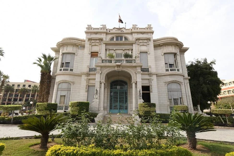 جامعة عين شمس thumbnail 3